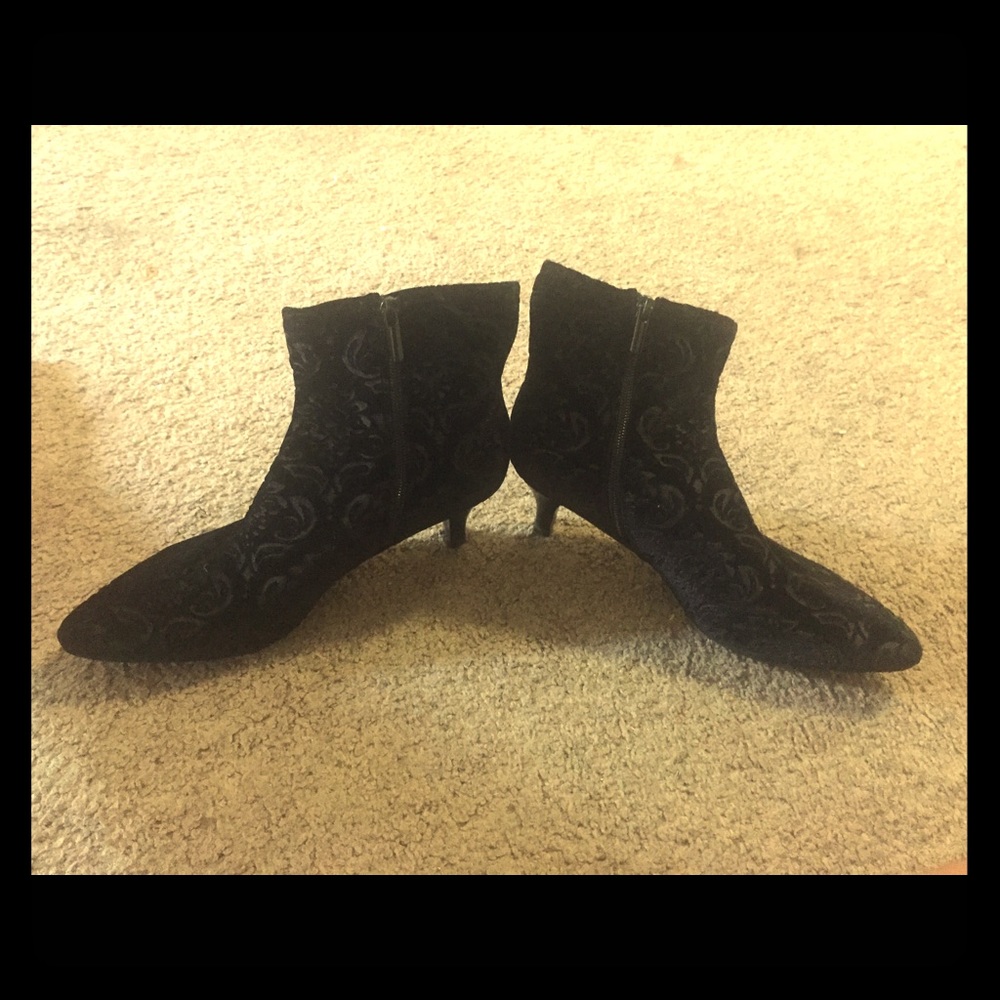 NWOT Impo stretch beautiful suede boots